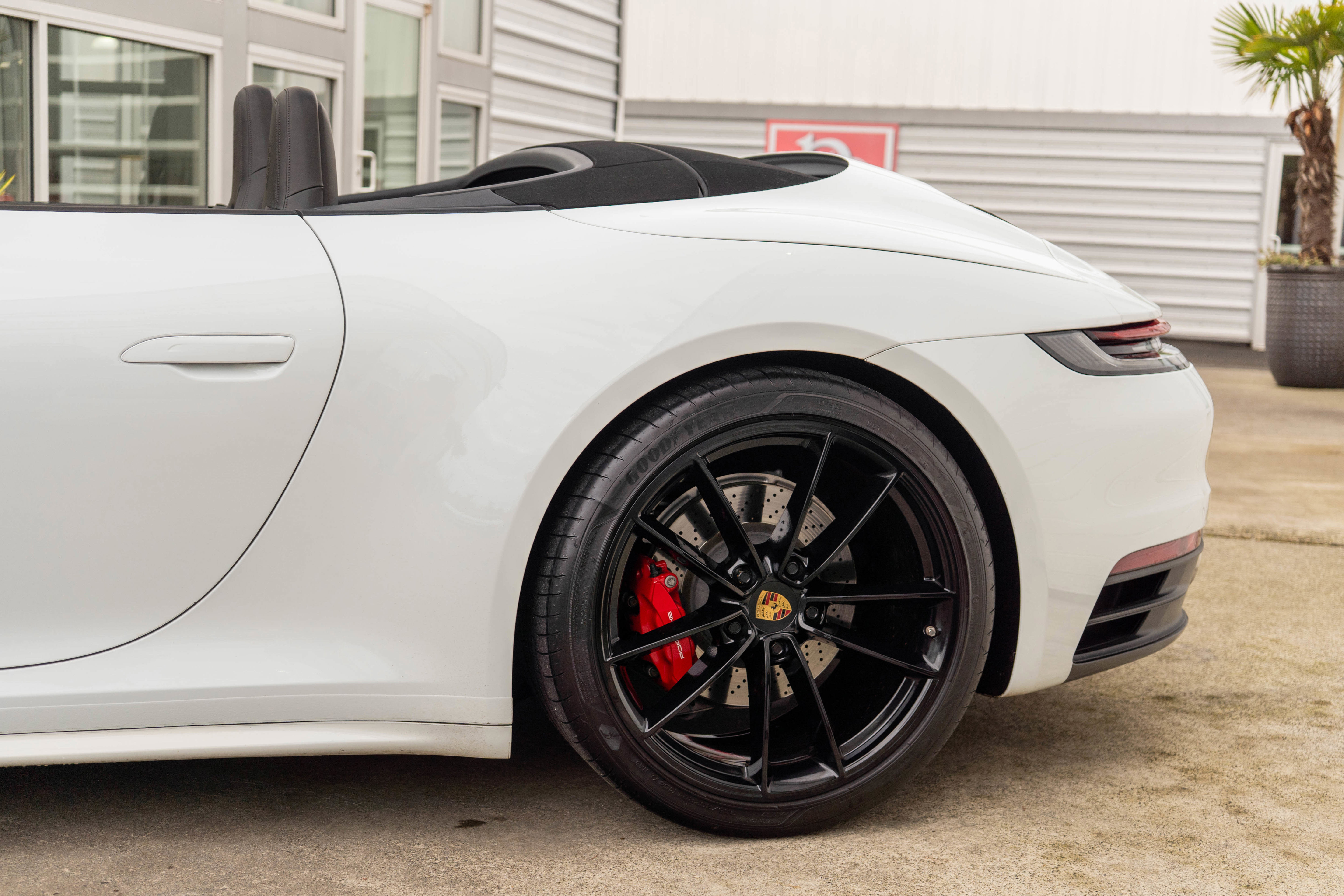 Used 2020 Porsche 911 Carrera 4S image 6