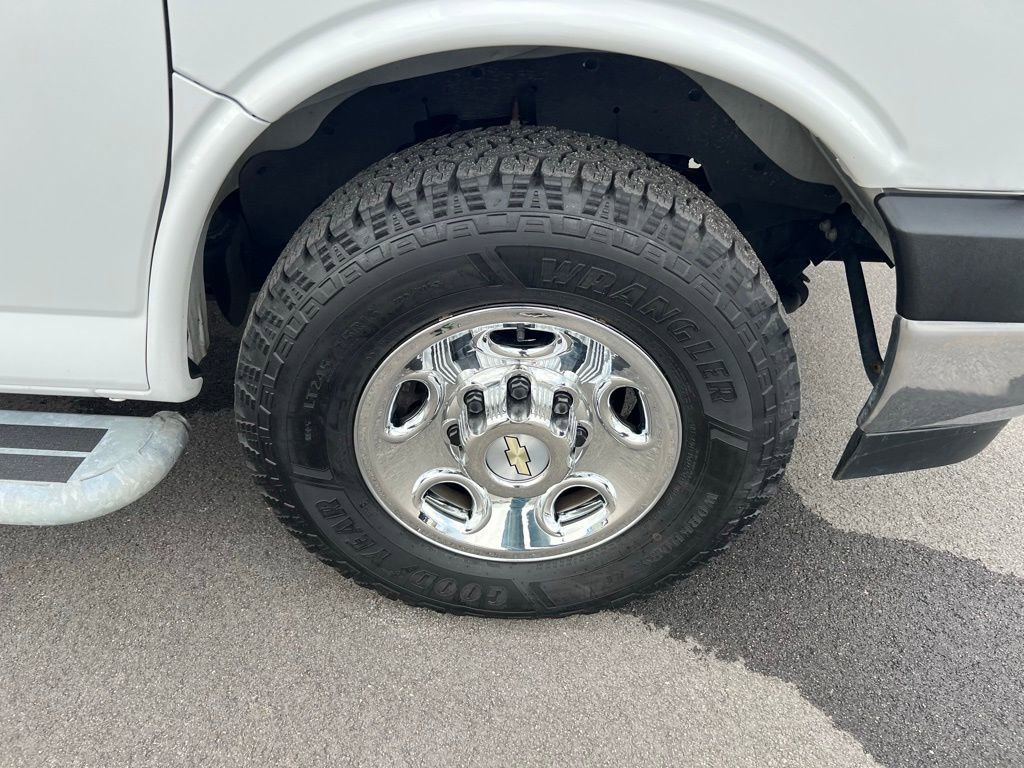 Used 2024 Chevrolet Express 2500 w/ Driver Convenience Package image 12