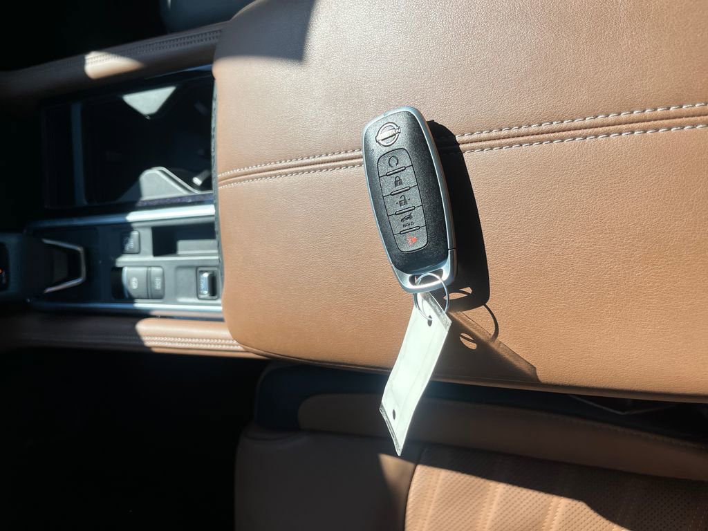 Used 2025 Nissan Pathfinder Platinum FWD image 29
