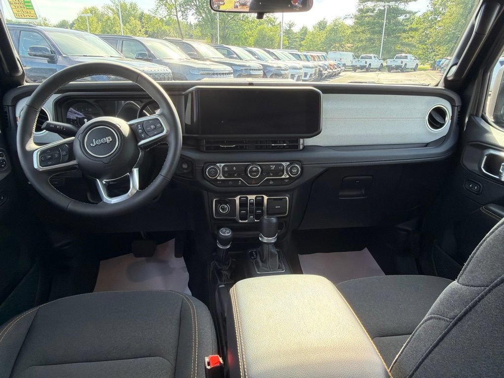 Used 2025 Jeep Wrangler Unlimited Sahara AWD/4WD image 13