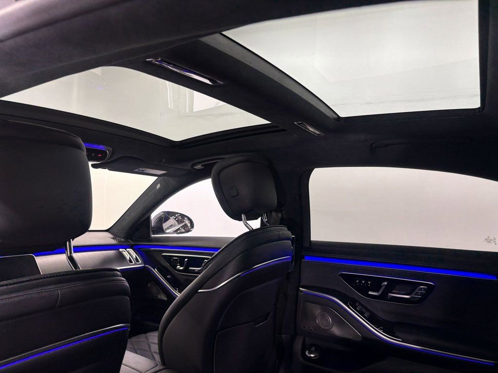 Used 2022 Mercedes-Benz S 580 4MATIC Sedan w/ AMG Line Package image 26