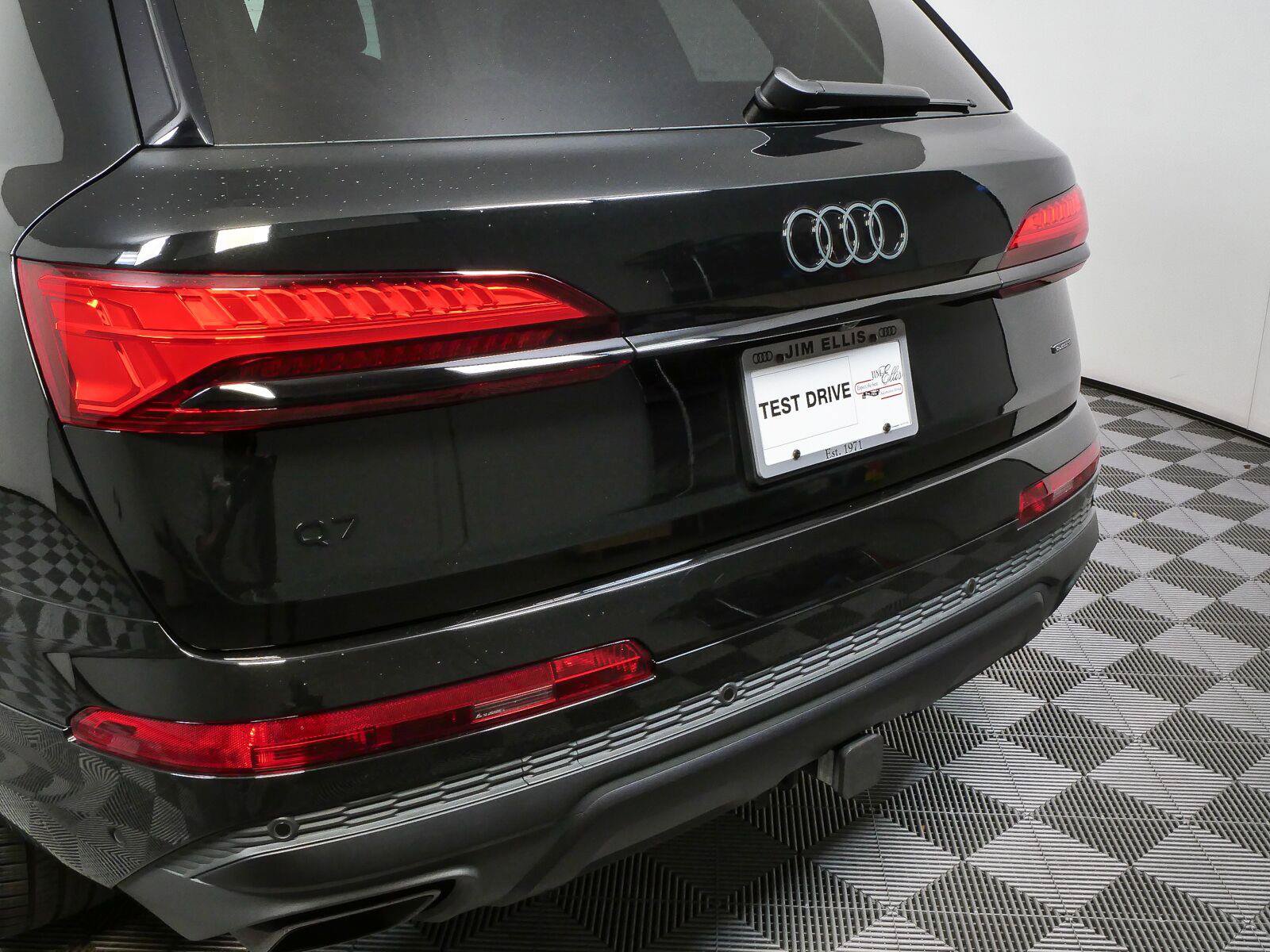 Used 2025 Audi Q7 3.0T Premium Plus AWD/4WD image 37
