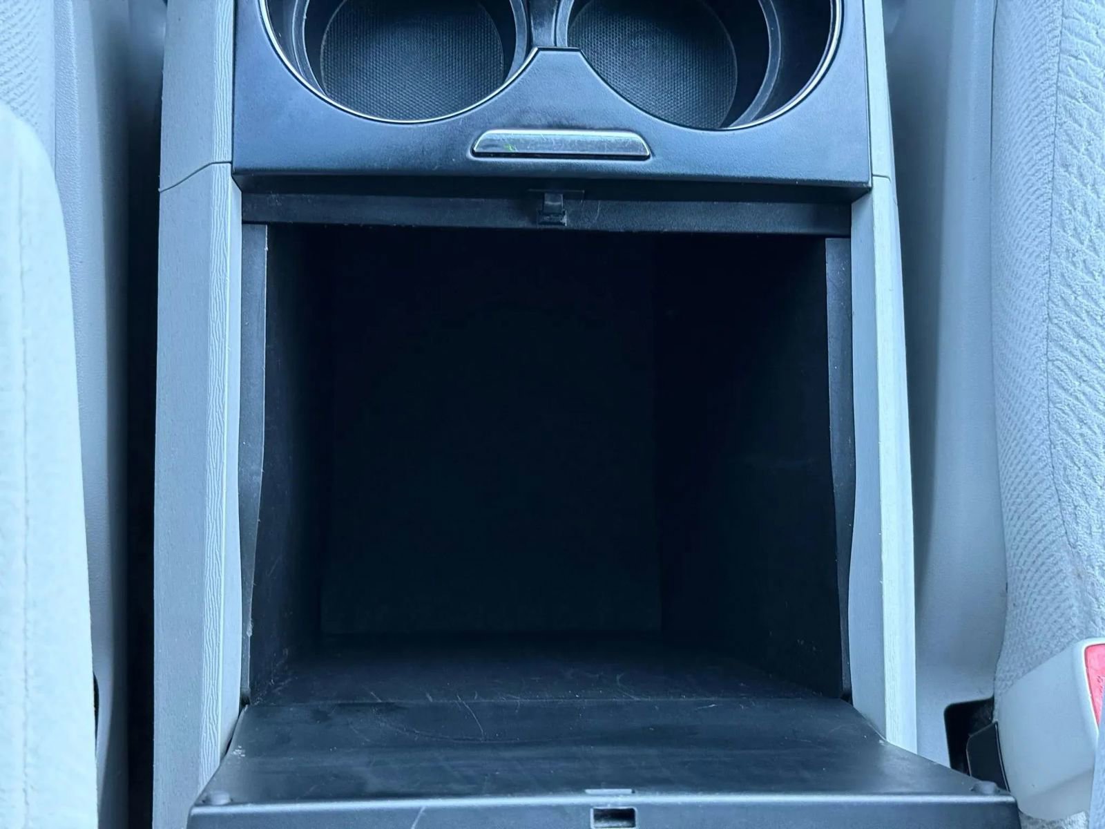 Used 2013 Toyota Sienna LE image 38