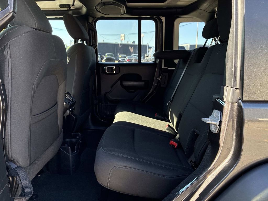 Used 2018 Jeep Wrangler Unlimited Sport S AWD/4WD image 17