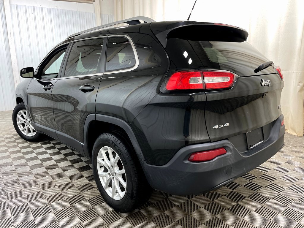Used 2015 Jeep Cherokee Latitude w/ Cold Weather Group image 11