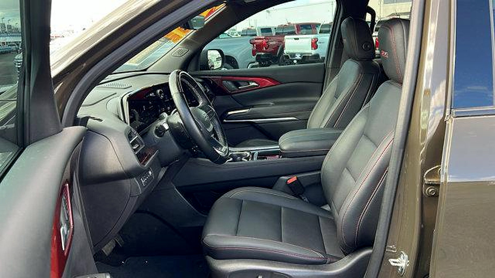 Certified 2025 Chevrolet Traverse Z71 w/ Enhanced Driving Package image 32