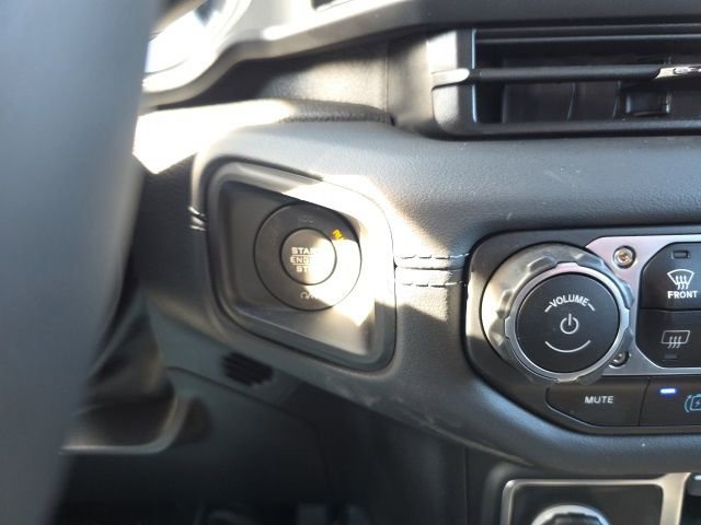 Used 2025 Jeep Wrangler Unlimited Sahara w/ Safety Group image 28