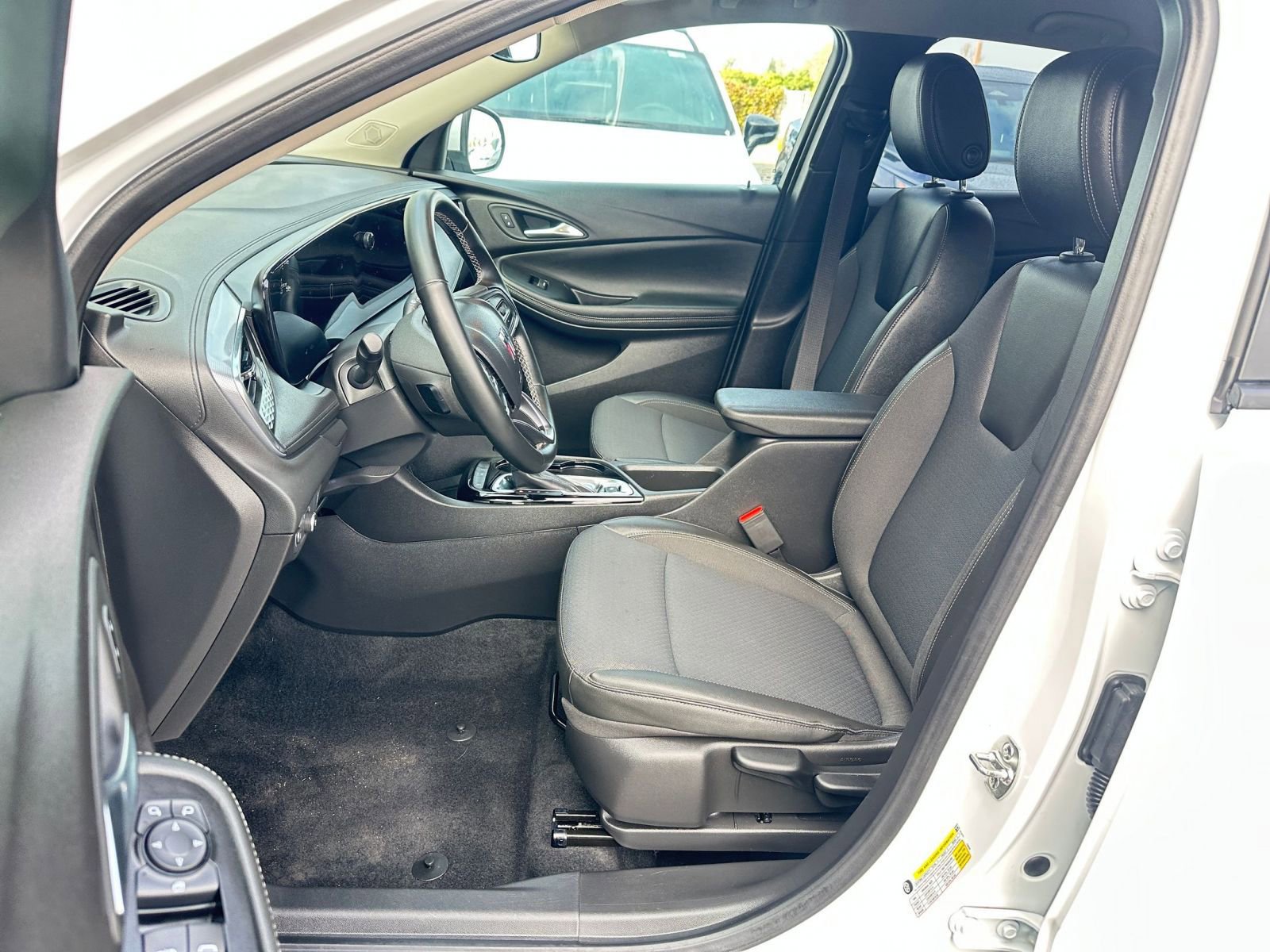 Used 2025 Buick Encore GX Preferred image 27