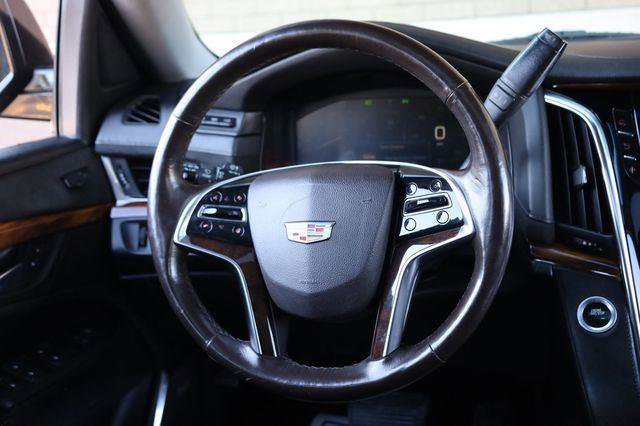 Used 2015 Cadillac Escalade Luxury AWD/4WD image 26