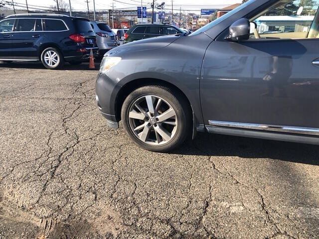 Used 2013 Nissan Pathfinder Platinum w/ Platinum Premium Pkg AWD/4WD image 3