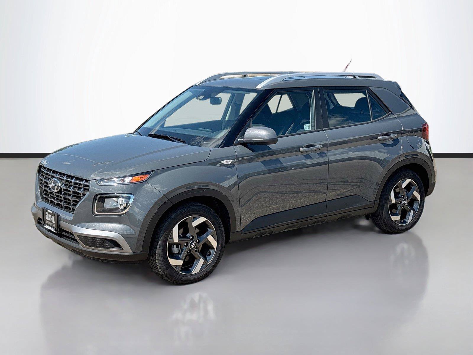 Certified 2025 Hyundai Venue SEL FWD image 4