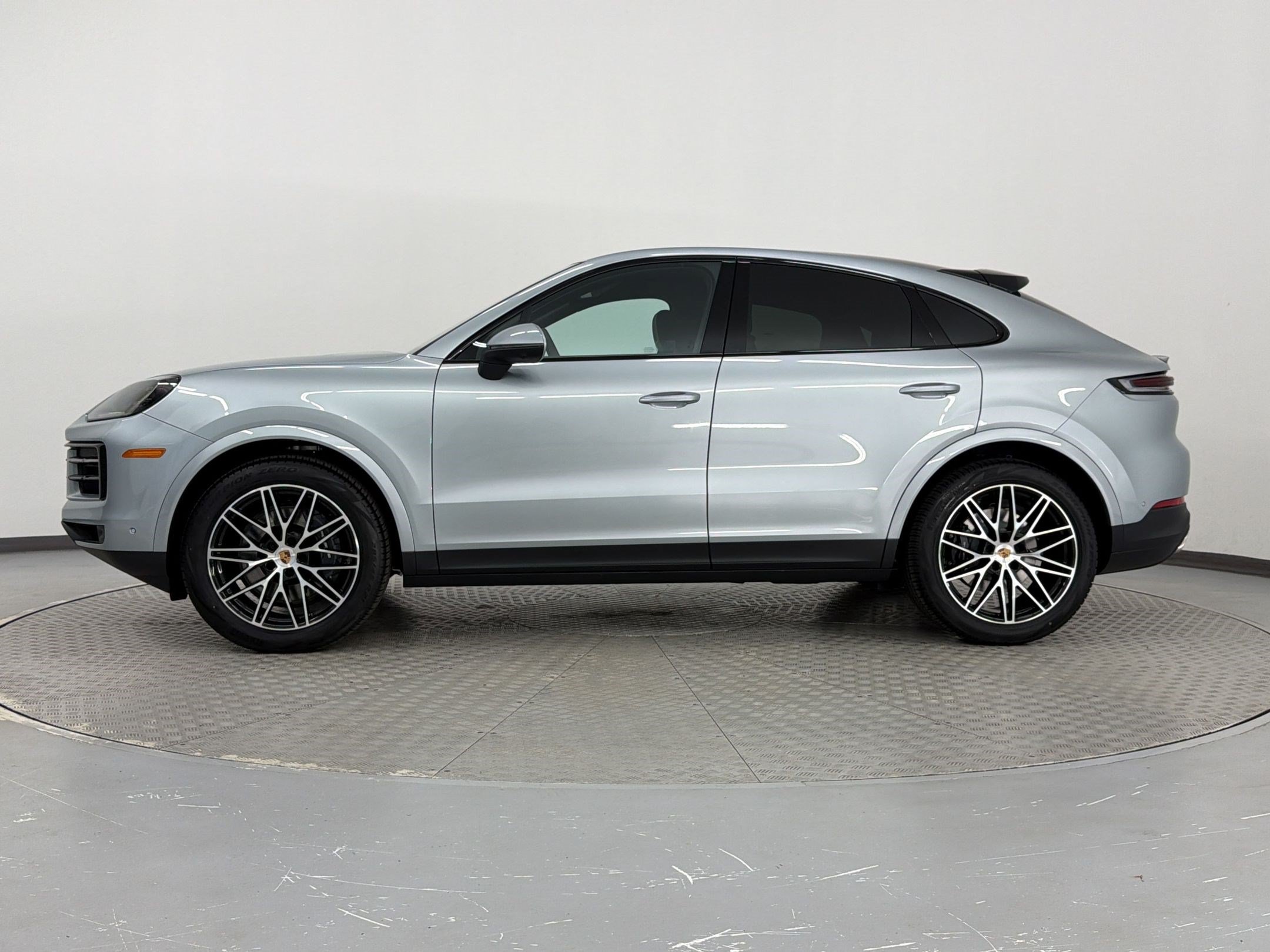 New 2026 Porsche Cayenne Coupe AWD/4WD image 2