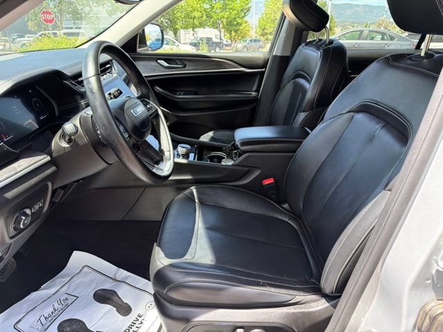 Used 2022 Jeep Grand Cherokee L Limited w/ Black Appearance Package AWD/4WD image 11
