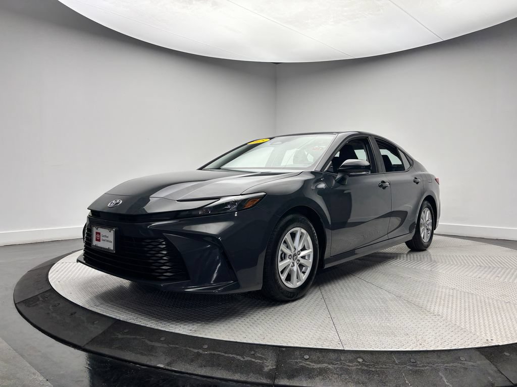 Used 2025 Toyota Camry LE FWD image 5