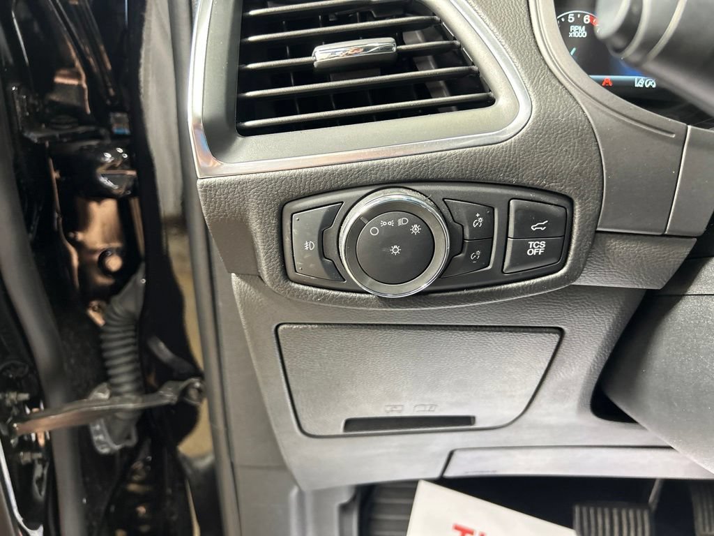 Used 2024 Ford Edge Titanium w/ Equipment Group 301A AWD/4WD image 25