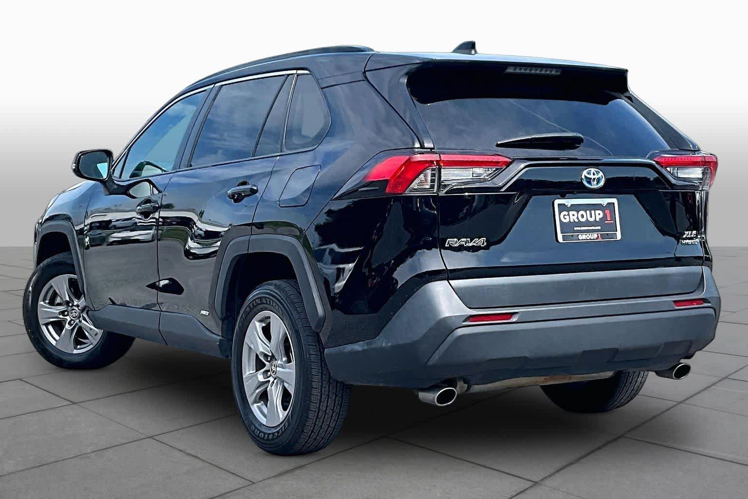 Used 2024 Toyota RAV4 XLE AWD/4WD image 12