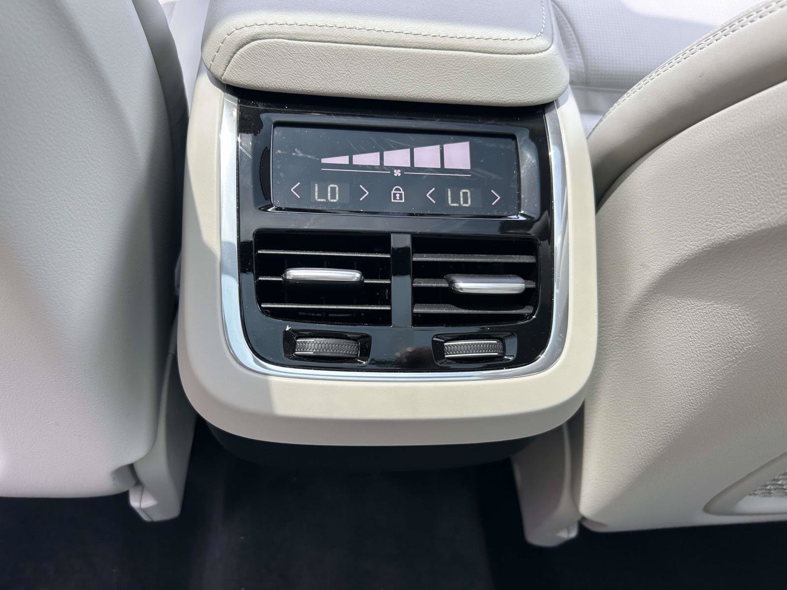 Certified 2025 Volvo XC60 B5 Ultra AWD/4WD image 15
