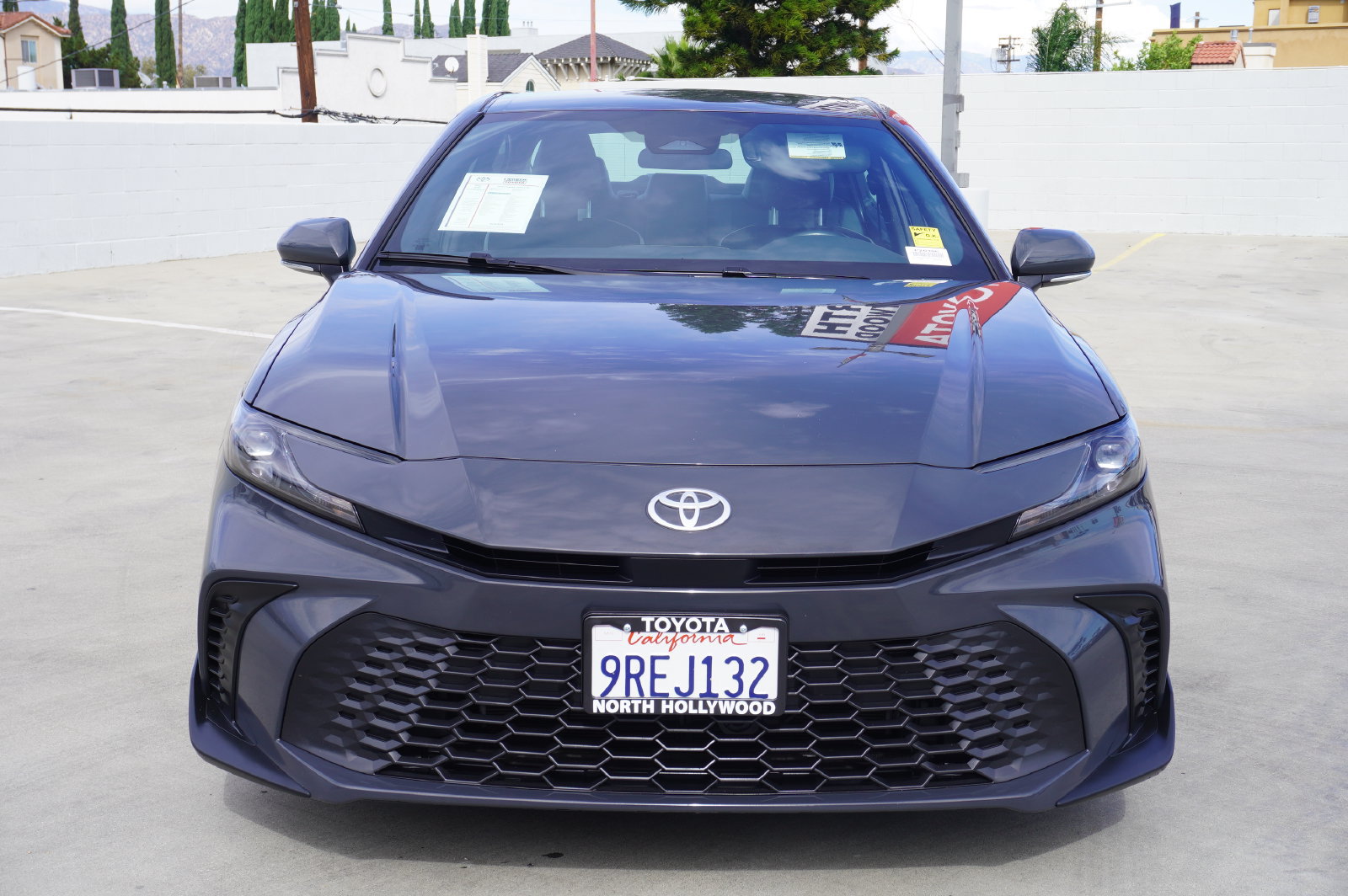 Used 2025 Toyota Camry SE FWD image 3