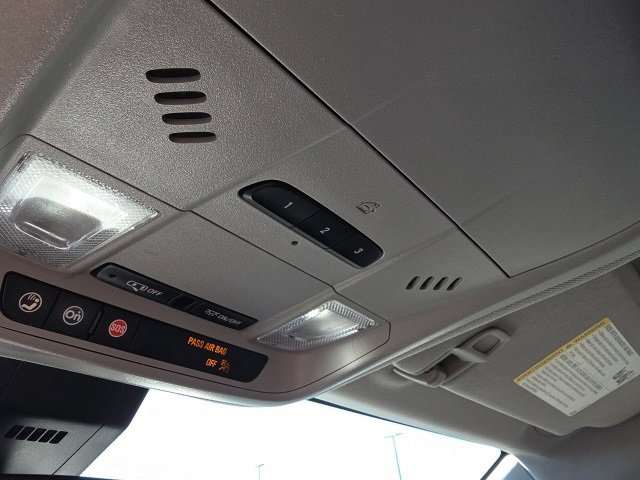 Used 2023 GMC Terrain SLT image 33