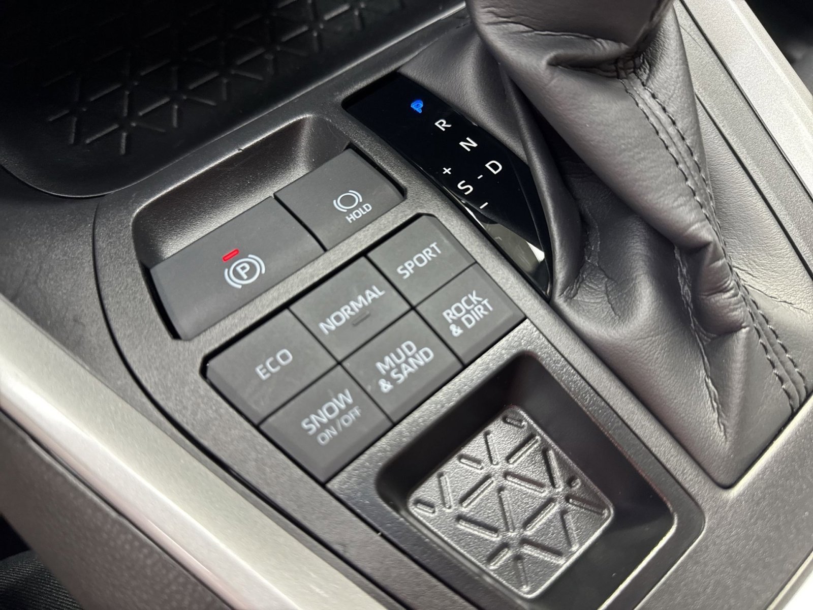 Used 2024 Toyota RAV4 XLE AWD/4WD image 44
