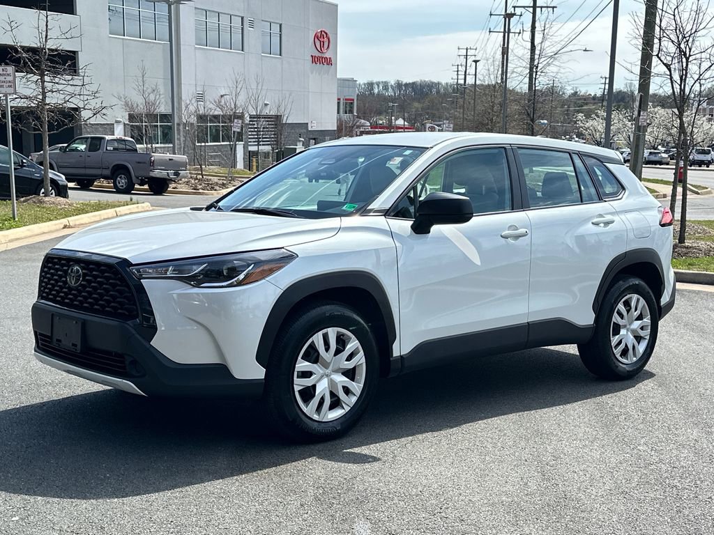Used 2024 Toyota Corolla Cross L image 2