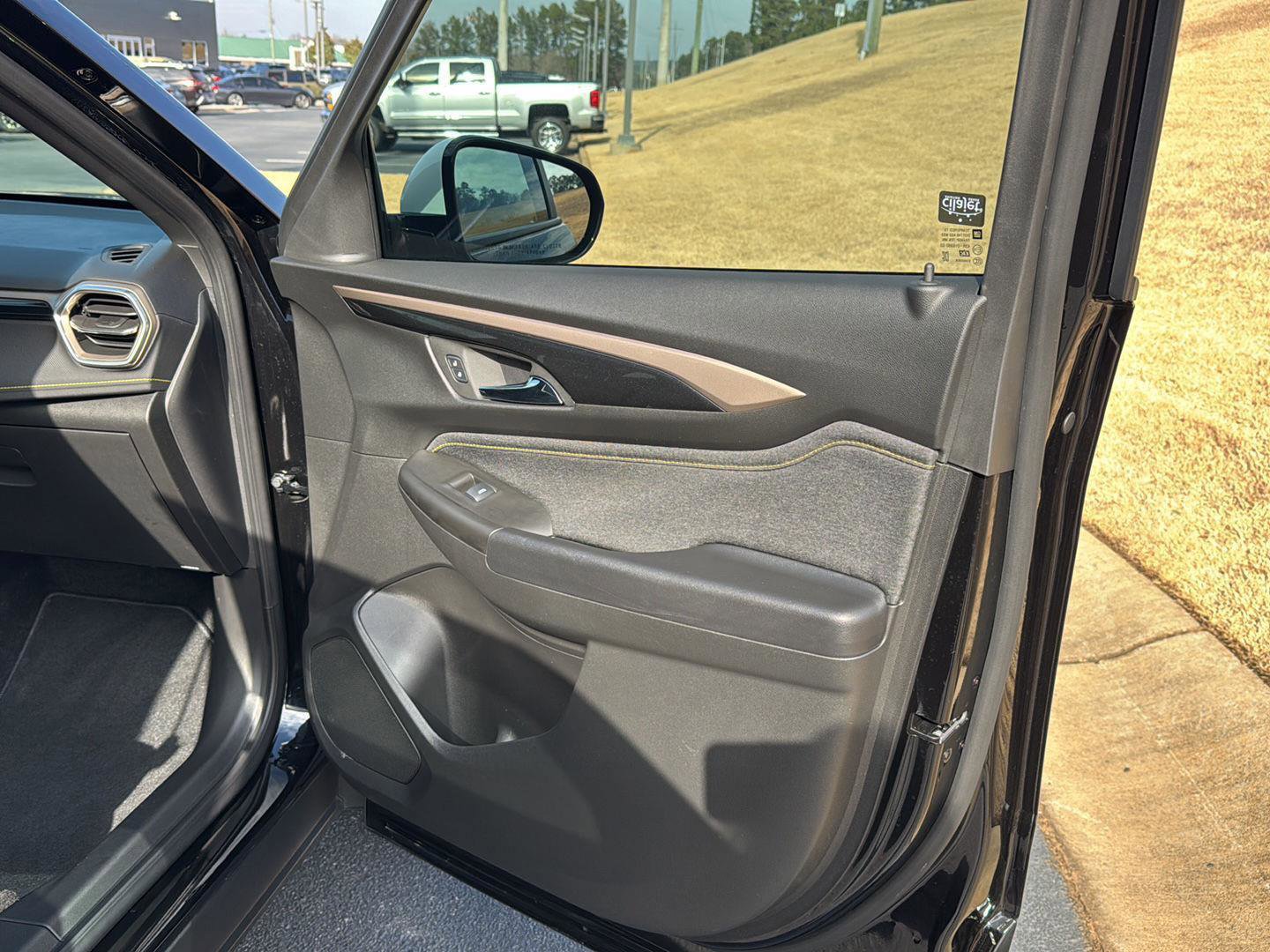 Used 2025 Chevrolet TrailBlazer ACTIV w/ Convenience Package image 12