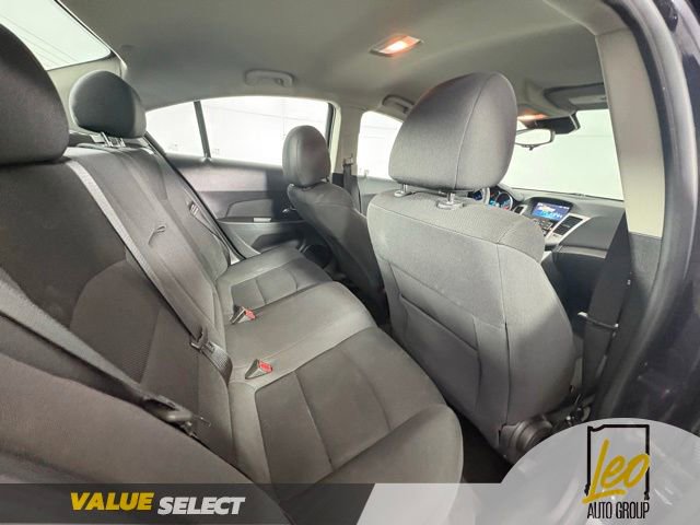 Used 2015 Chevrolet Cruze LT w/ Technology Package FWD image 9