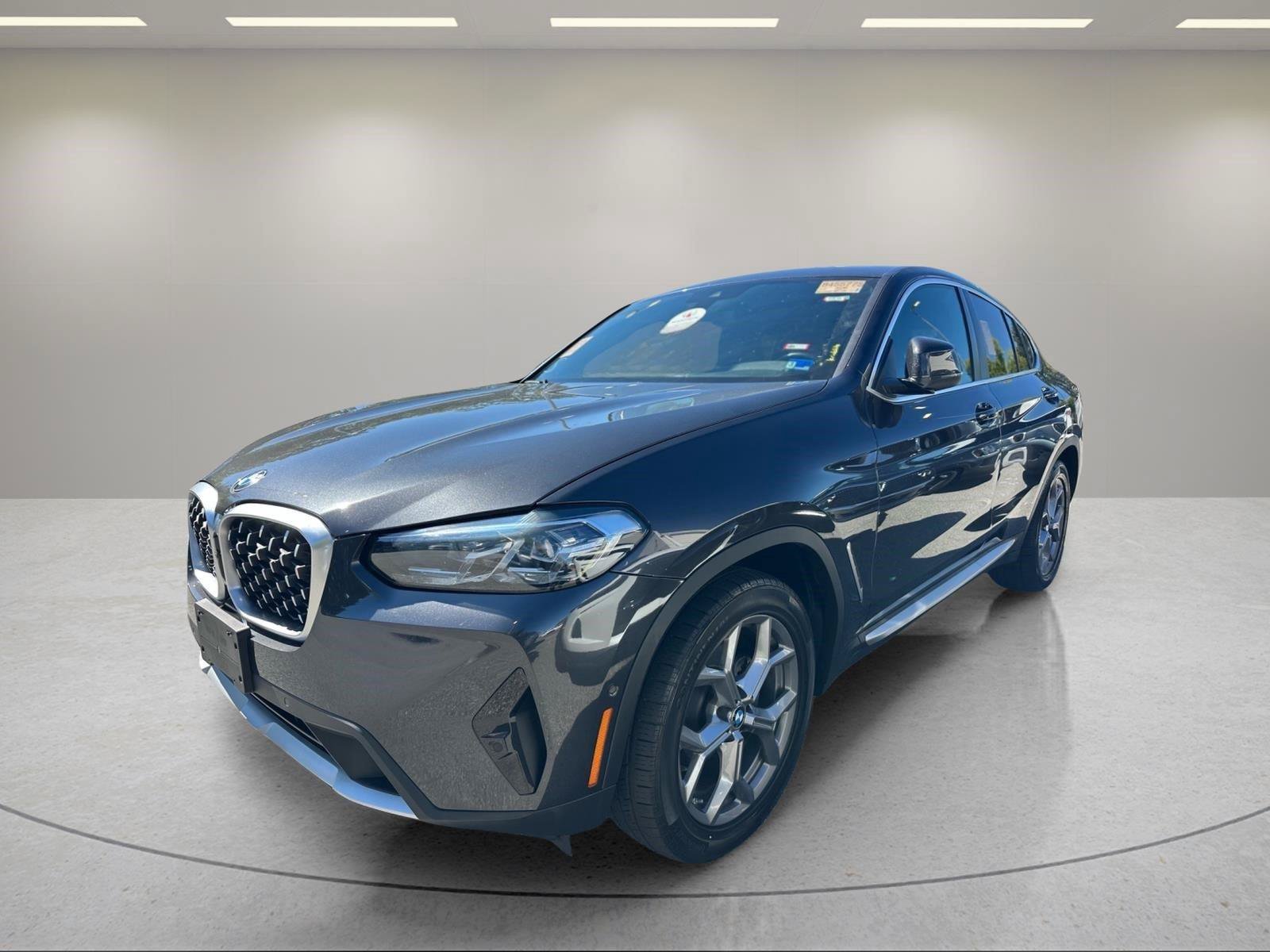 Used 2024 BMW X4 xDrive30i w/ Parking Assistance Package AWD/4WD image 1