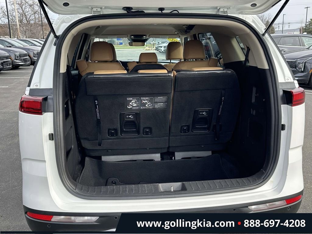 Used 2023 Kia Carnival LX image 8