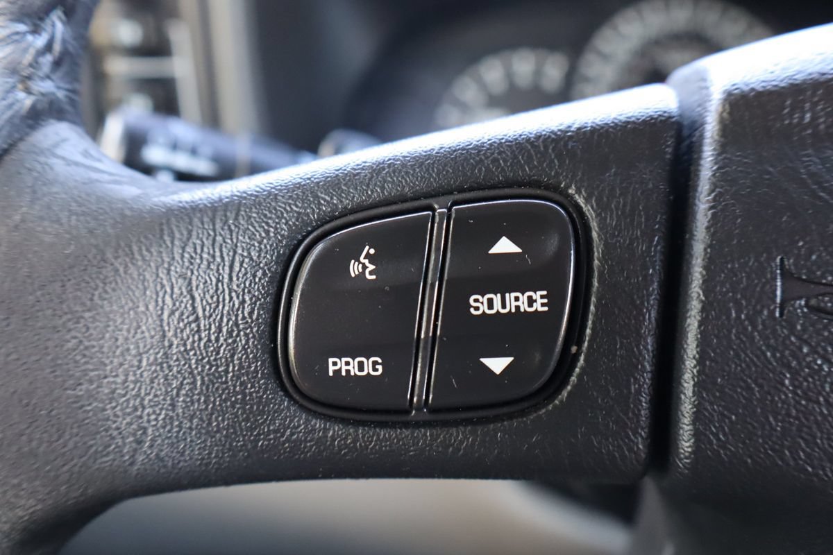 Used 2005 GMC Yukon SLT w/ SLT Preferred Equipment Group AWD/4WD image 32