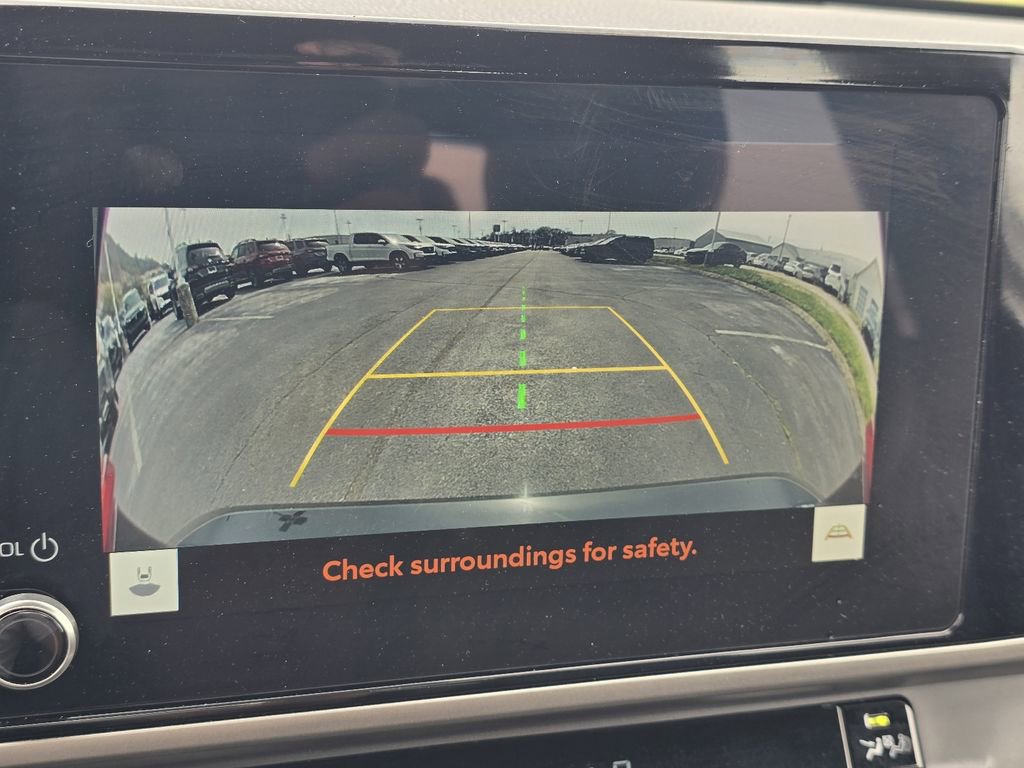 Used 2025 Toyota Camry SE w/ Convenience Package image 18