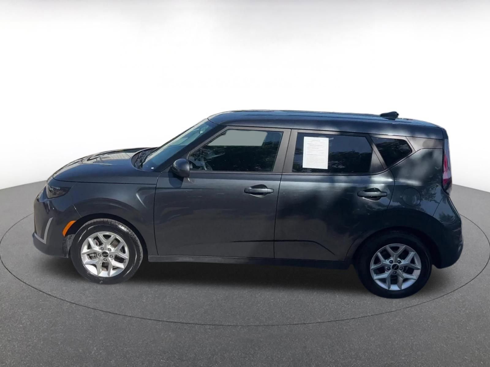 Used 2025 Kia Soul LX w/ LX Technology Package FWD image 9
