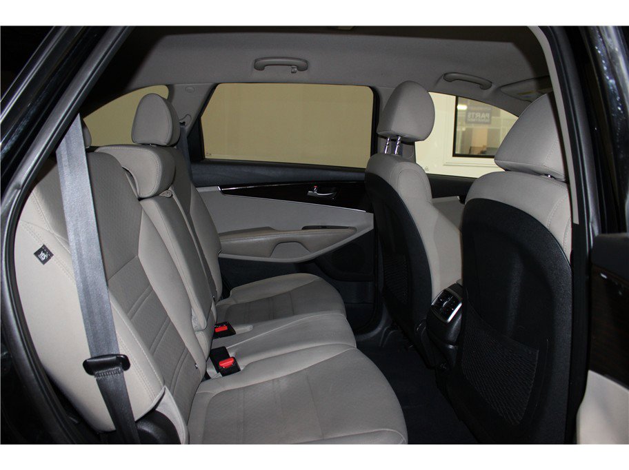 Used 2020 Kia Sorento LX image 24