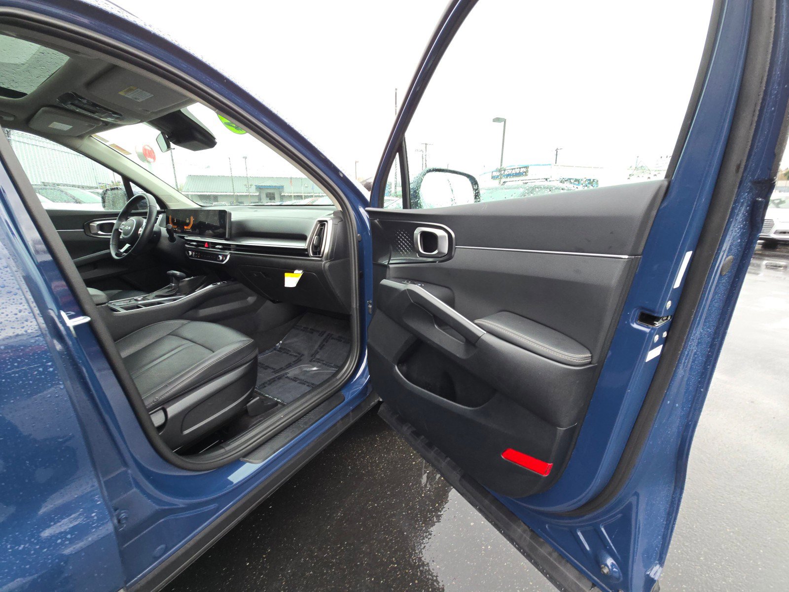 Used 2024 Kia Sorento S w/ Panoramic Sunroof Package image 9