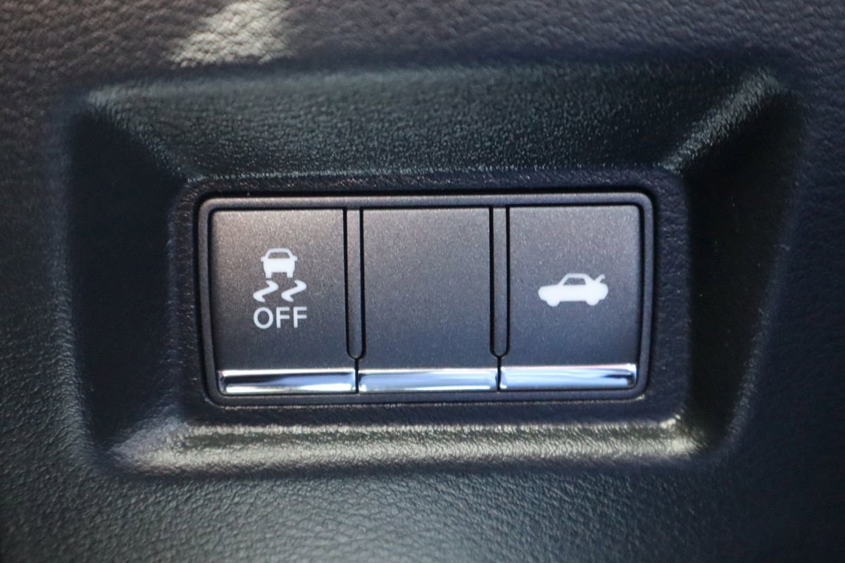 Used 2014 INFINITI Q50 Sport w/ Deluxe Technology Package image 29