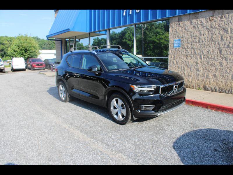 Used 2021 Volvo XC40 T4 Momentum FWD image 1