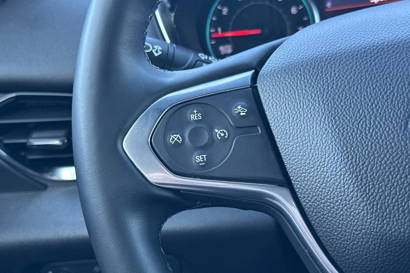 Certified 2023 Chevrolet Traverse LT image 38