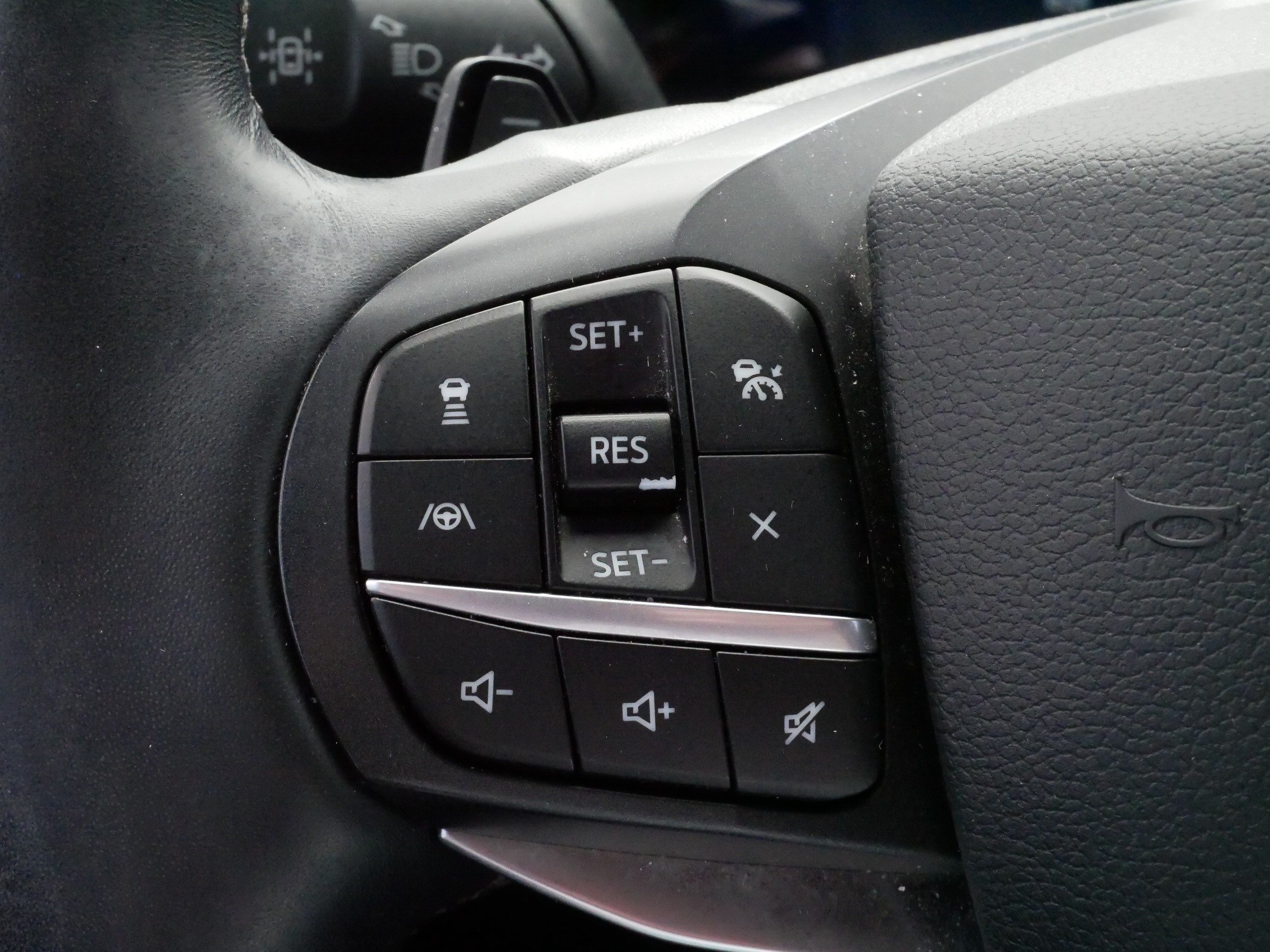 Used 2020 Ford Explorer Platinum w/ Premium Technology Package AWD/4WD image 27