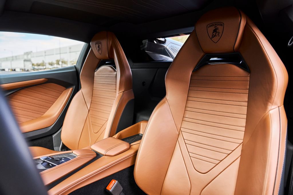 Used 2025 Lamborghini Revuelto AWD/4WD image 52