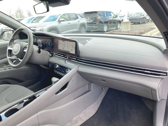 Used 2023 Hyundai Elantra SEL w/ Convenience Package image 19