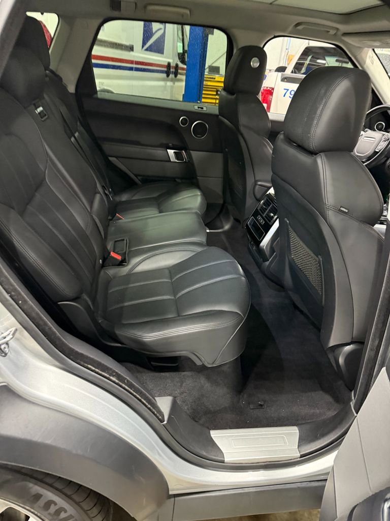 Used 2017 Land Rover Range Rover Sport HSE image 7