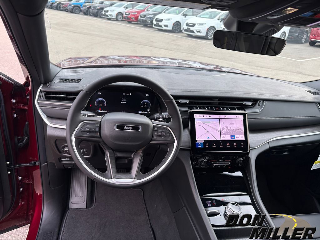 New 2025 Jeep Grand Cherokee Limited w/ Black Appearance Package image 13