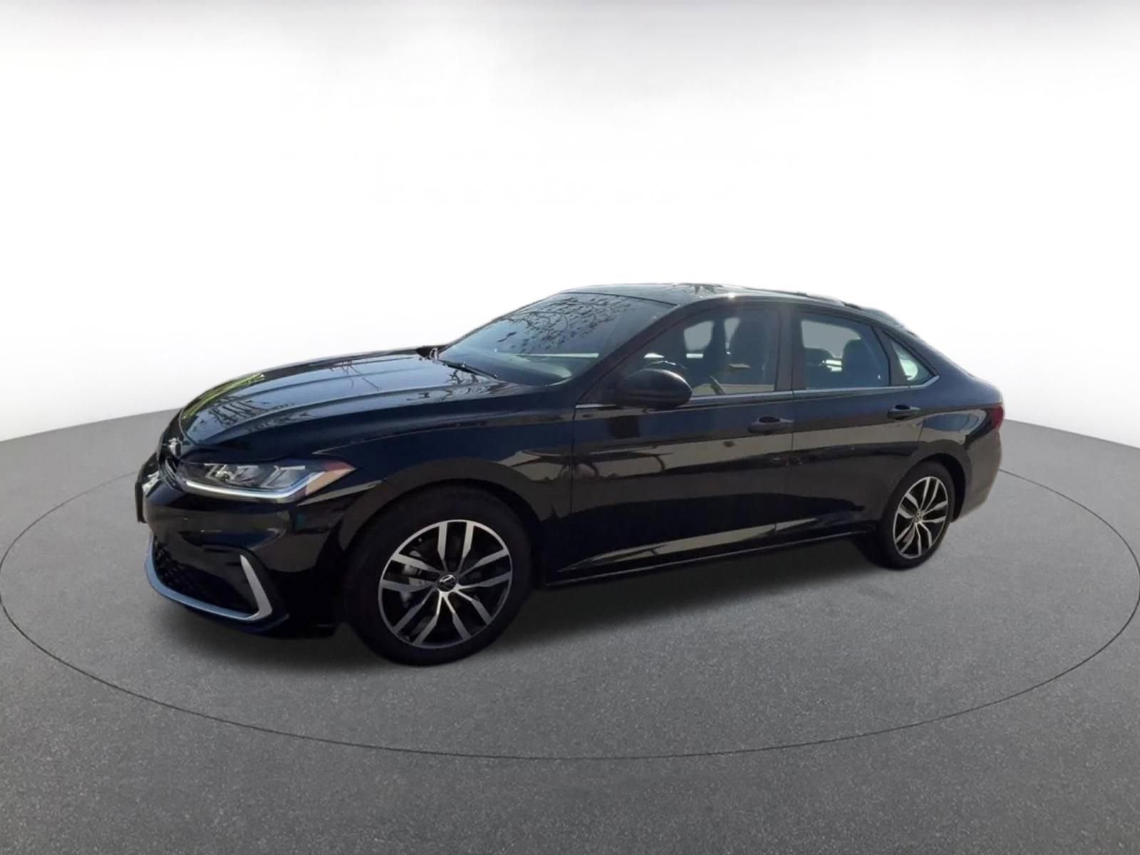 Used 2025 Volkswagen Jetta SE image 8