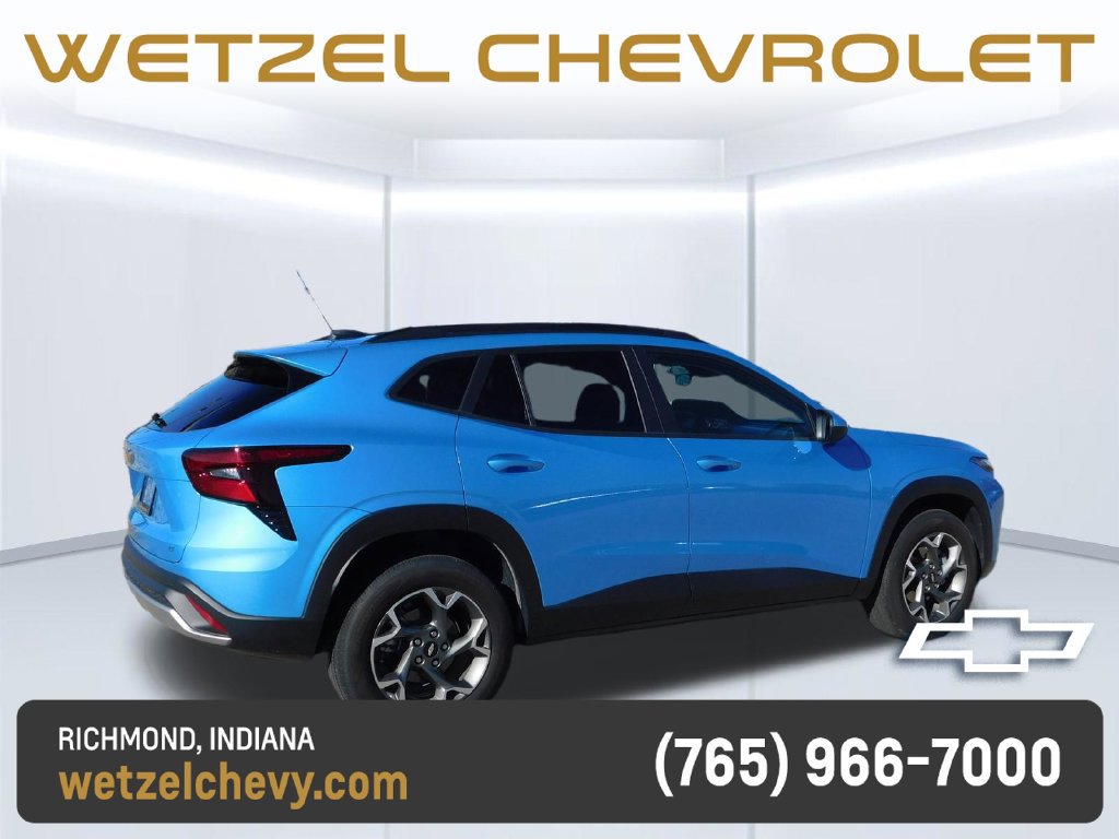 Used 2025 Chevrolet Trax LT w/ Driver Confidence Package FWD image 3