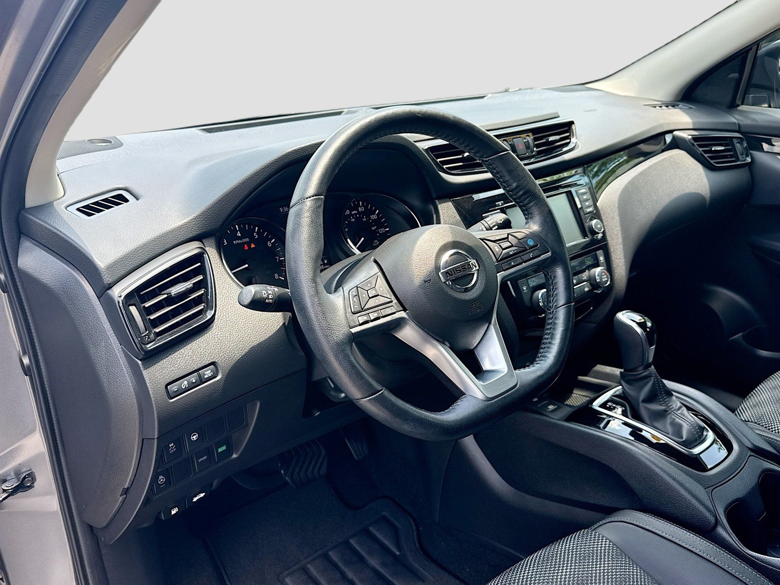 Used 2022 Nissan Rogue Sport SV w/ Technology Package FWD image 22