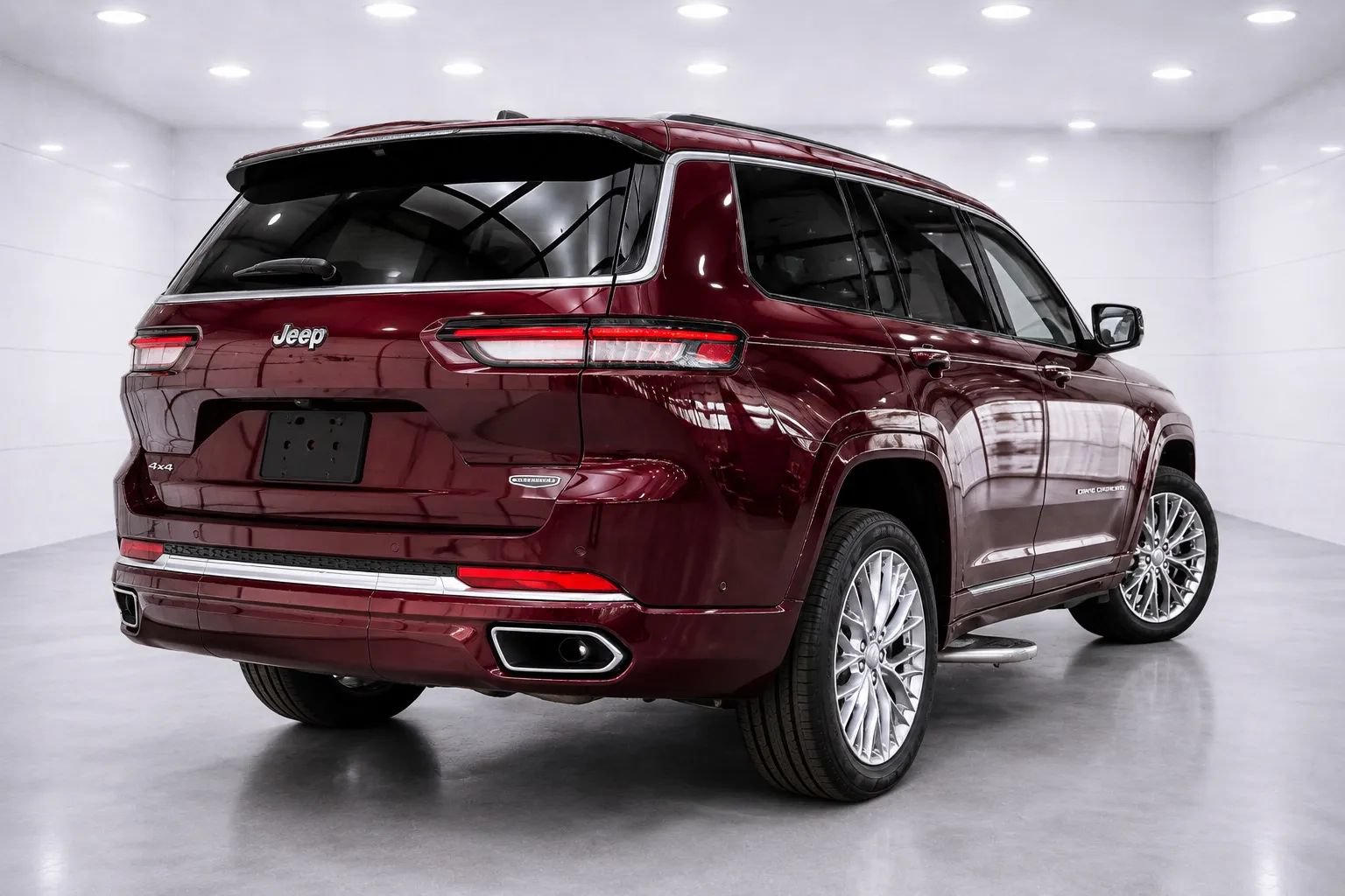 Used 2023 Jeep Grand Cherokee Summit w/ Adv Protech Group IV AWD/4WD image 5