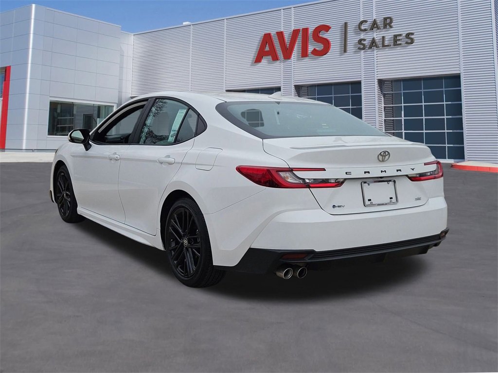 Used 2025 Toyota Camry SE image 3