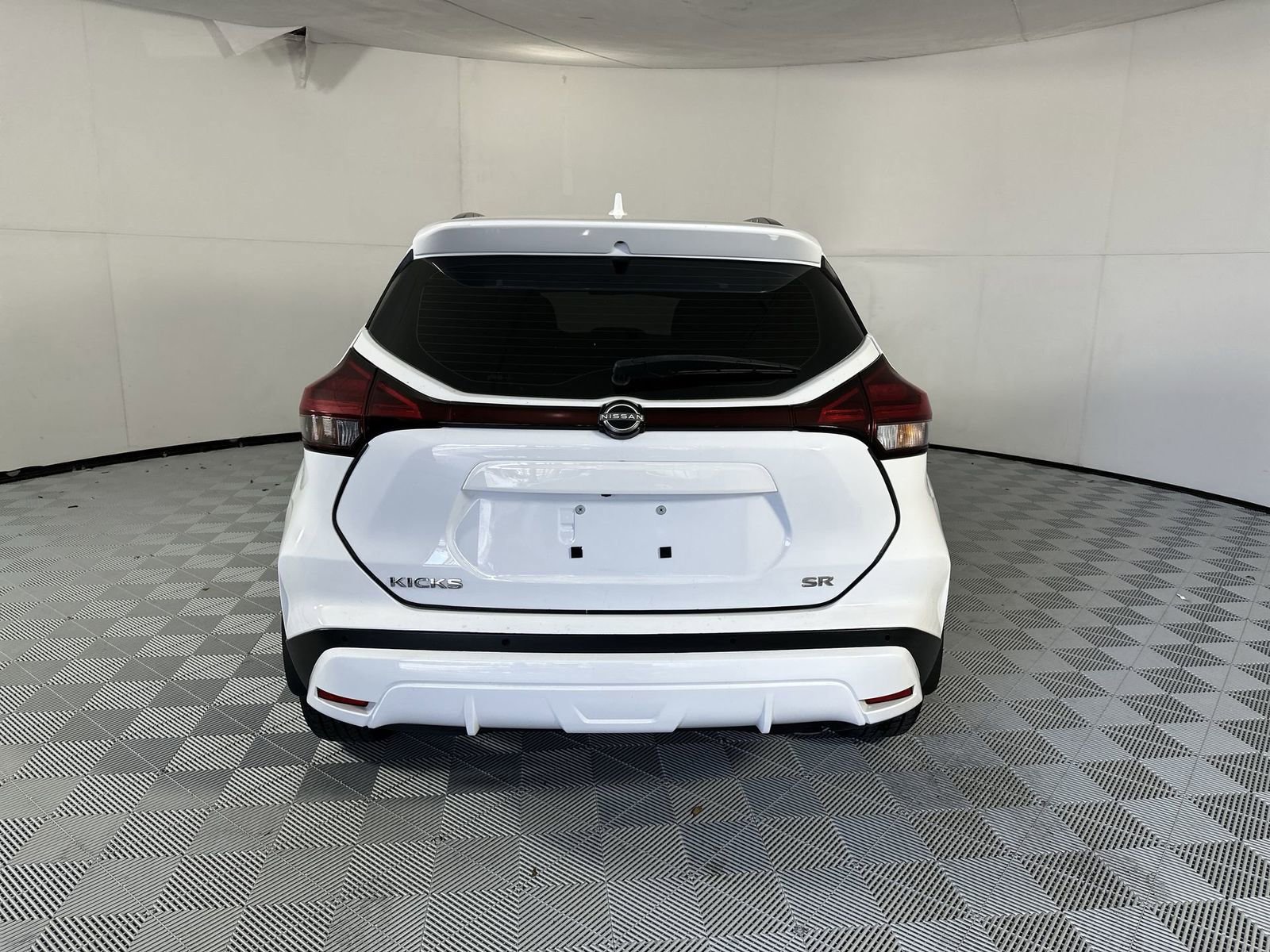 Used 2023 Nissan Kicks SR image 7