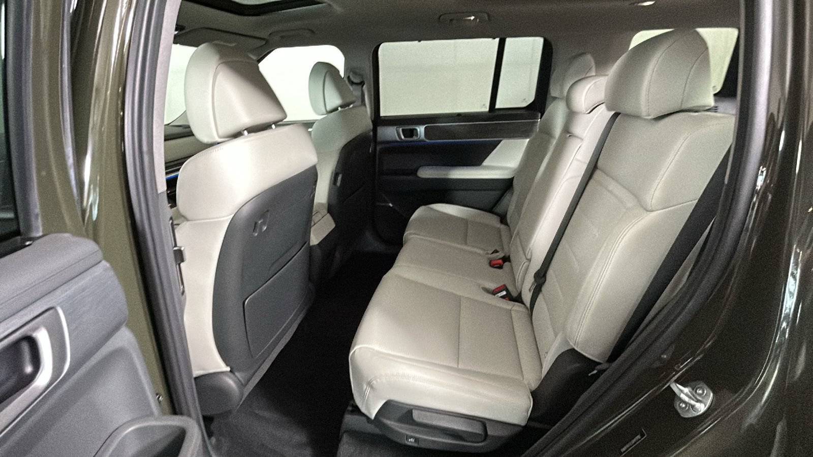 Used 2024 Hyundai Santa Fe Limited AWD/4WD image 31