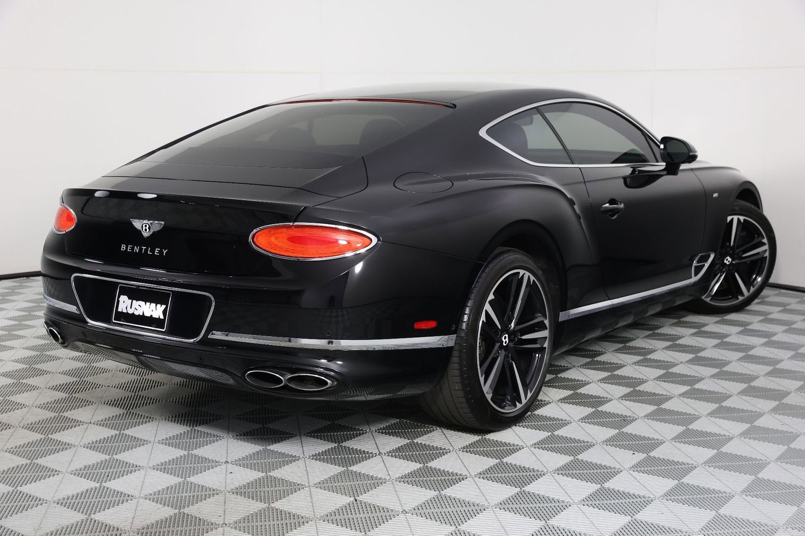 Used 2021 Bentley Continental GT image 9